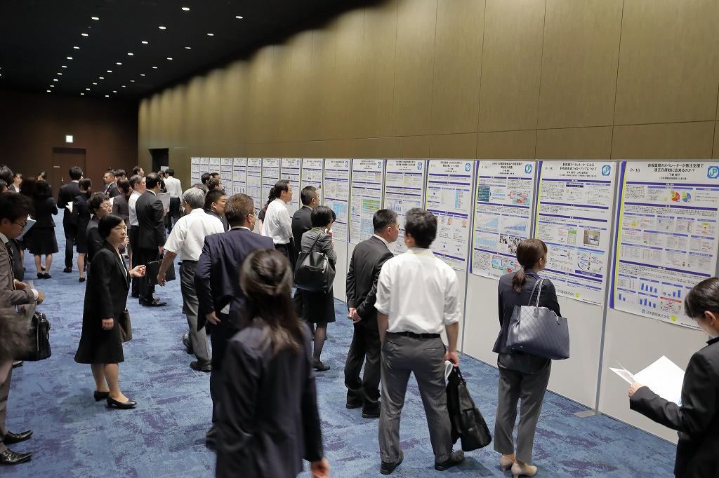 2018年度日本調剤グループ学術大会ポスター発表の様子