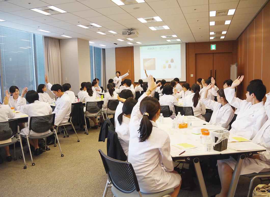 日本調剤の役学生向けインターンシップの様子