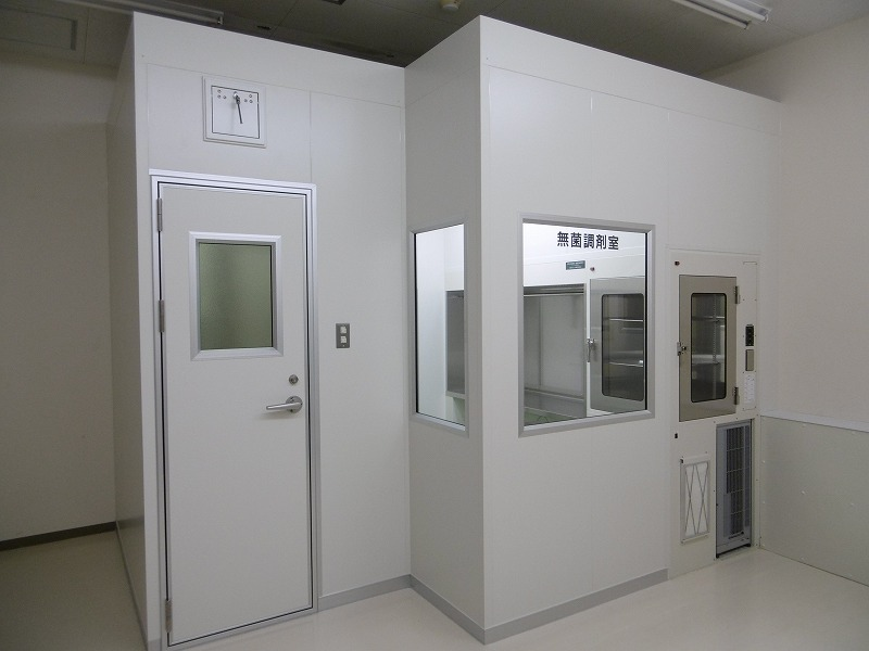日本調剤 江東薬局の無菌調剤室